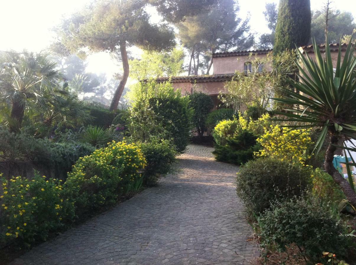 La Douce Heure Bed & Breakfast Мужен Екстериор снимка